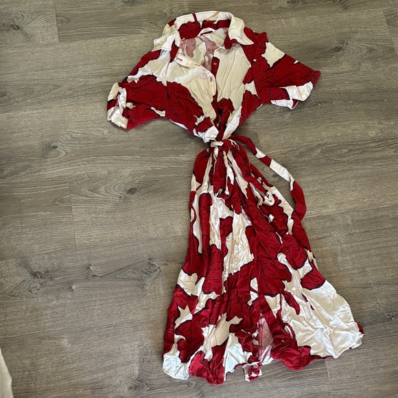 H&M Dresses & Skirts - H&M Red and White Floral Tie-Waist Maxi Dress